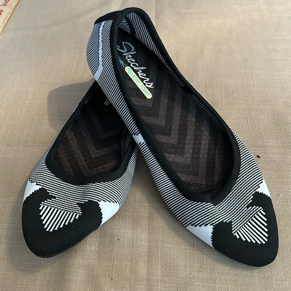 Skechers flats